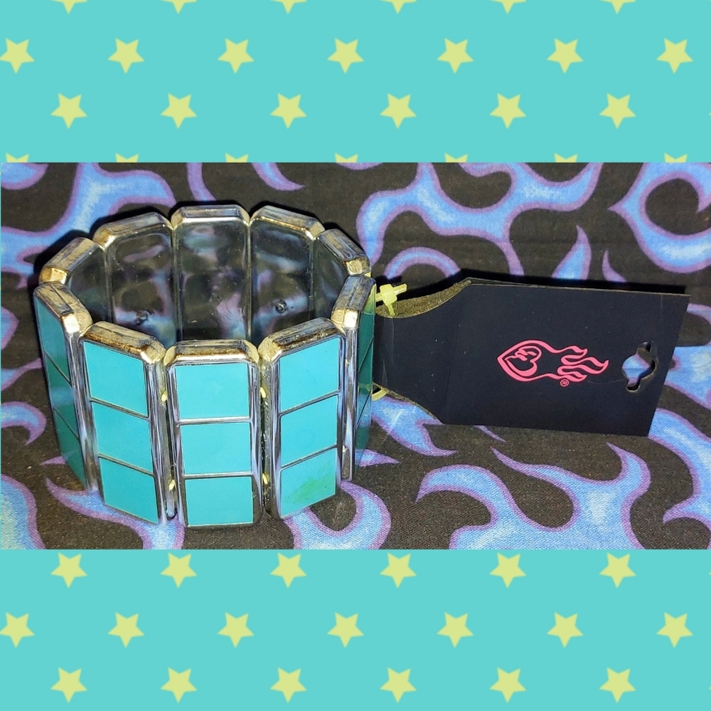 Torrid brand Turquoise & Silver Plastic Wide Stretch Bracelet 1 Size